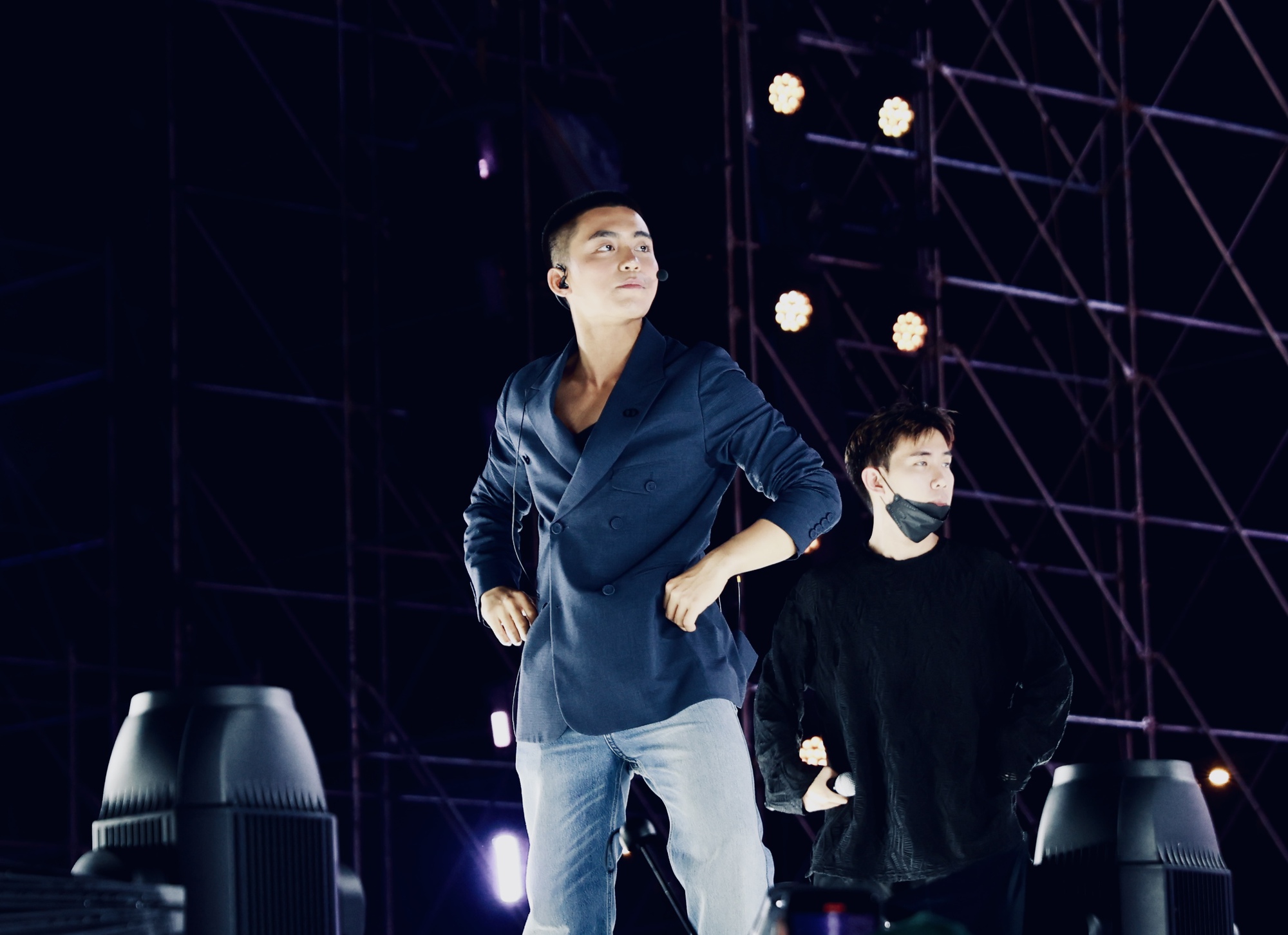 MONO lộ visual "tuyệt đối điện ảnh" qua cam thường, Tăng Duy Tân lên tiếng tin hẹn hò Bích Phương- Ảnh 3.