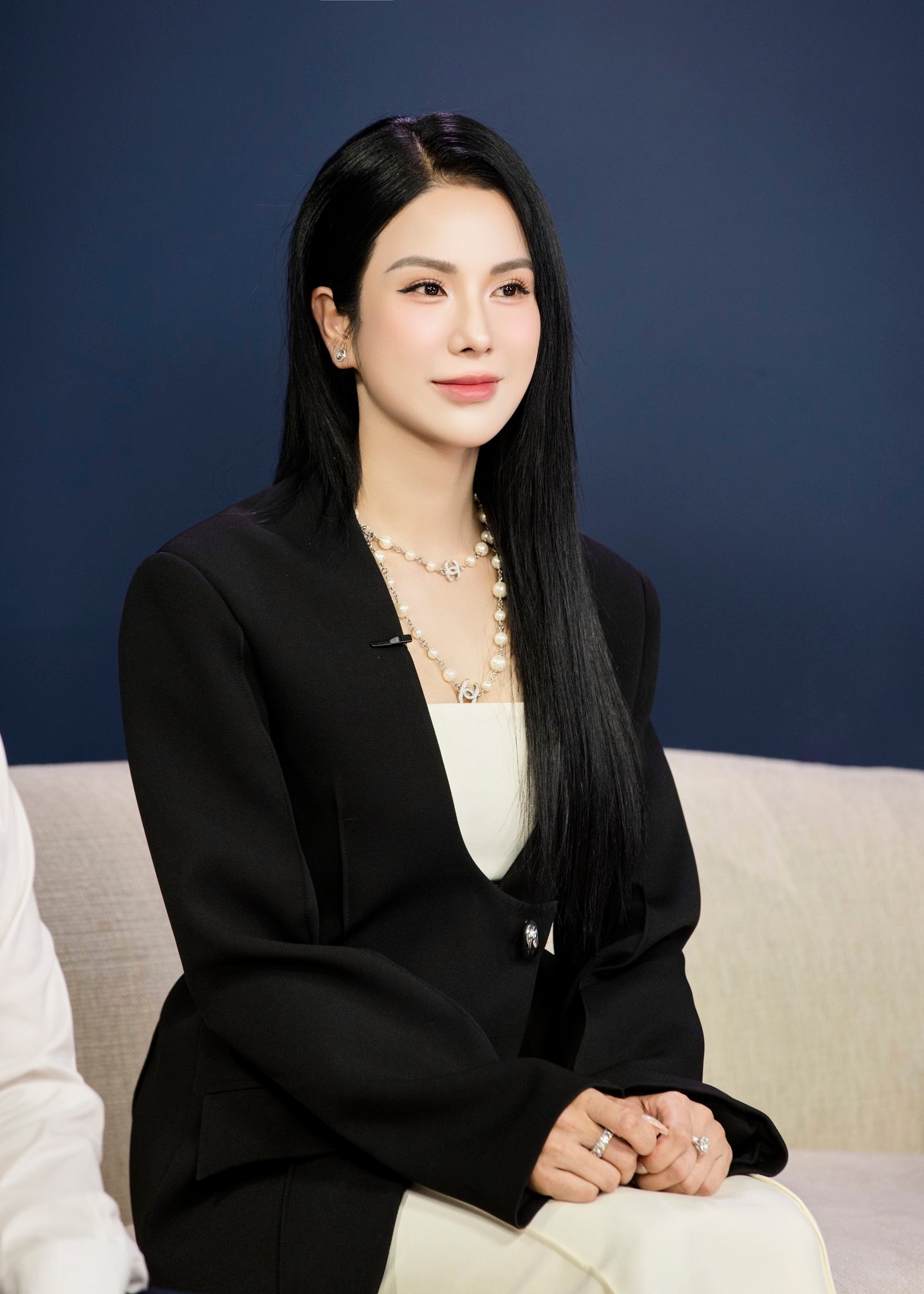 Sao nữ Vbiz thót tim khi chứng kiến cảnh 2 máy bay va chạm ở sân bay Nội Bài- Ảnh 7.