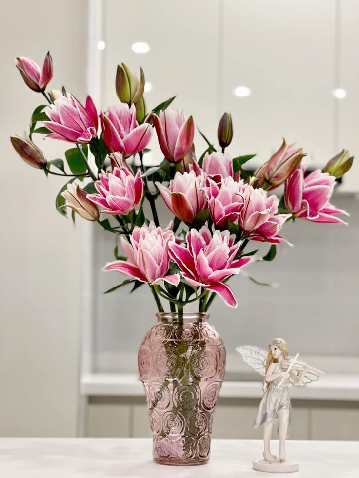 4 loại hoa KHÔNG nên đặt trên bàn thờ ngày Rằm, mồng Một: Lộc tài đội nón ra đi lúc nào không hay- Ảnh 1.