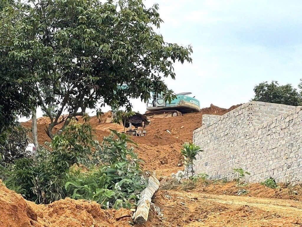 Hà Nội vào cuộc sau phản ánh về xây dựng không phép ở Ba Vì 1 Hà Nội vào cuộc sau phản ánh về xây dựng không phép ở Ba Vì - Ảnh 1.
