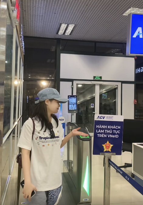 Từ nay, hành khách chỉ cần 10 giây để làm thủ tục tại sân bay nếu biết sử dụng mục này của VNeID- Ảnh 1.