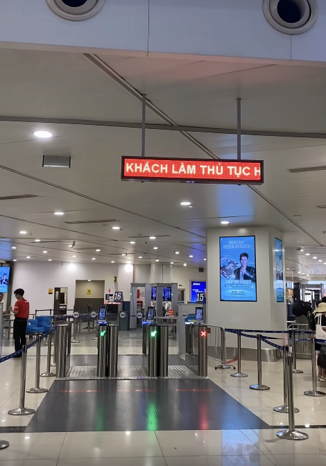 Từ nay, hành khách chỉ cần 10 giây để làm thủ tục tại sân bay nếu biết sử dụng mục này của VNeID- Ảnh 5.