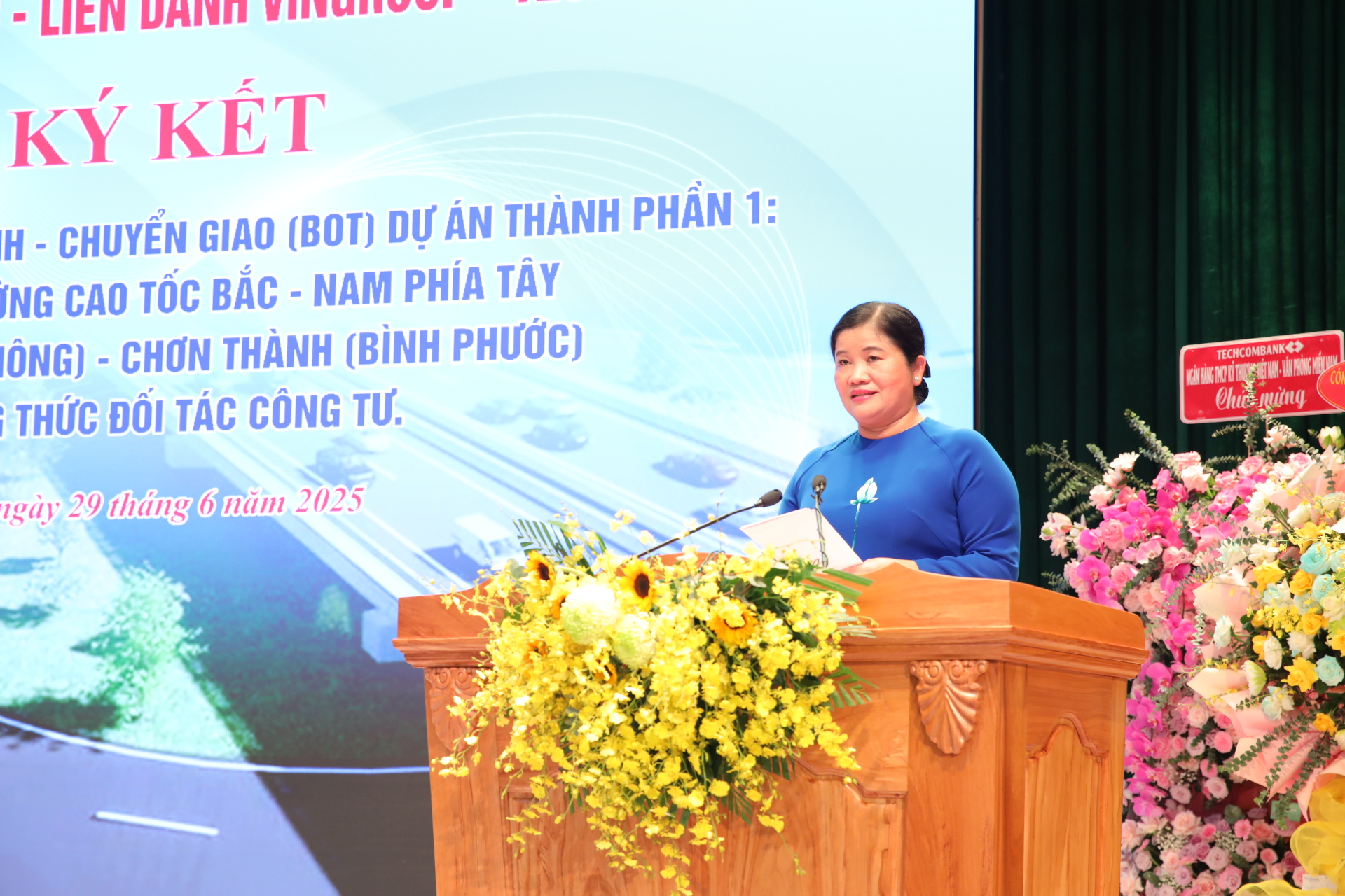 Bình Phước ký kết hợp đồng thực hiện dự án đường cao tốc vốn gần 20.000 tỉ đồng- Ảnh 2. Bình Phước ký kết hợp đồng thực hiện dự án đường cao tốc vốn gần 20.000 tỉ đồng- Ảnh 2.
