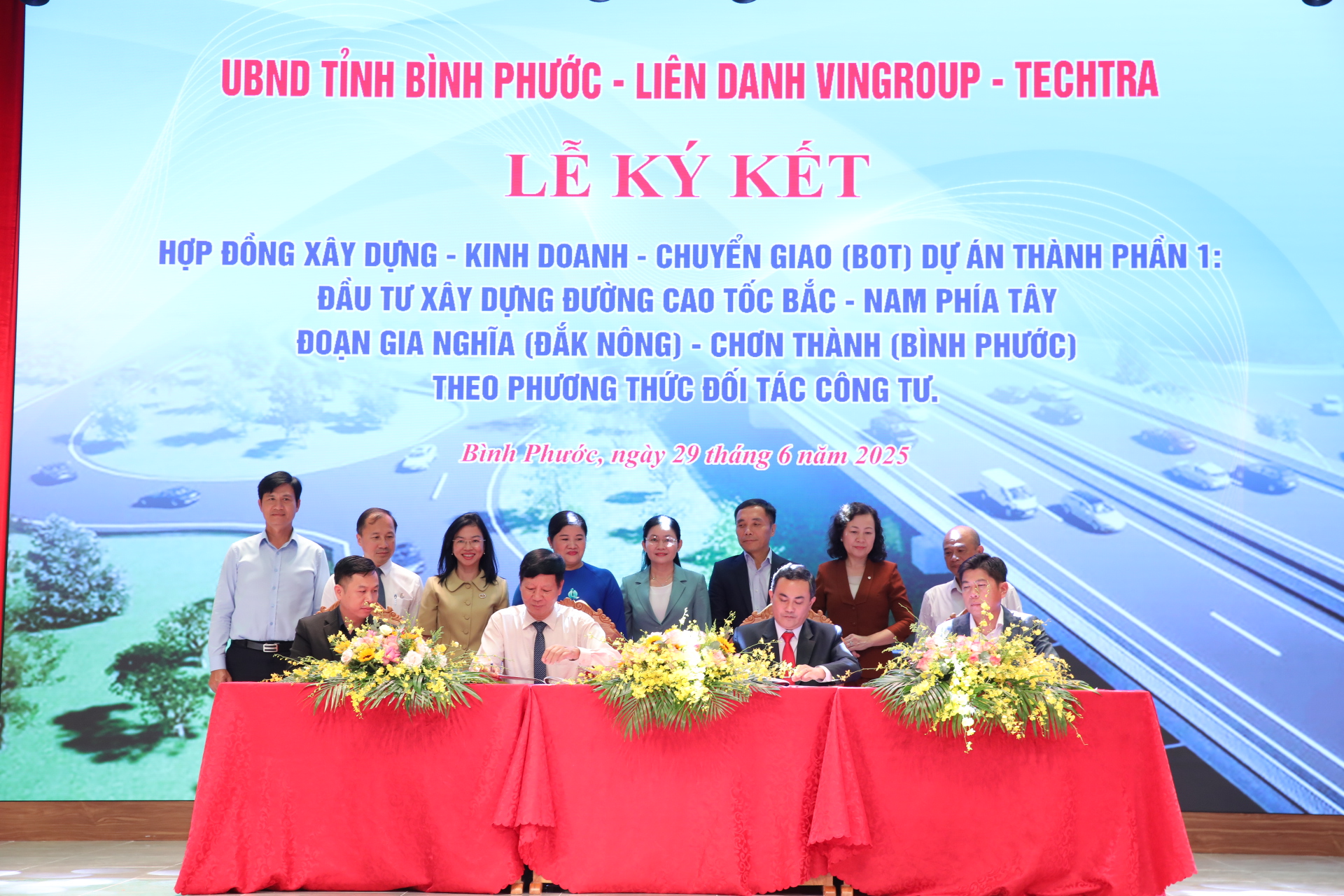 Bình Phước ký kết hợp đồng thực hiện dự án đường cao tốc vốn gần 20.000 tỉ đồng- Ảnh 4. Bình Phước ký kết hợp đồng thực hiện dự án đường cao tốc vốn gần 20.000 tỉ đồng- Ảnh 4.