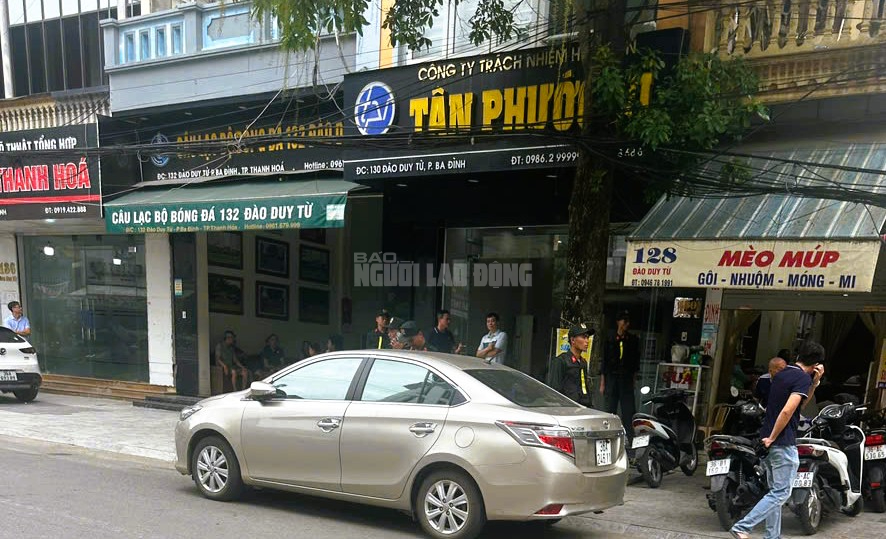 Khám xét nhà trùm giang hồ cộm cán Vi "ngộ" ở Thanh Hóa- Ảnh 2.