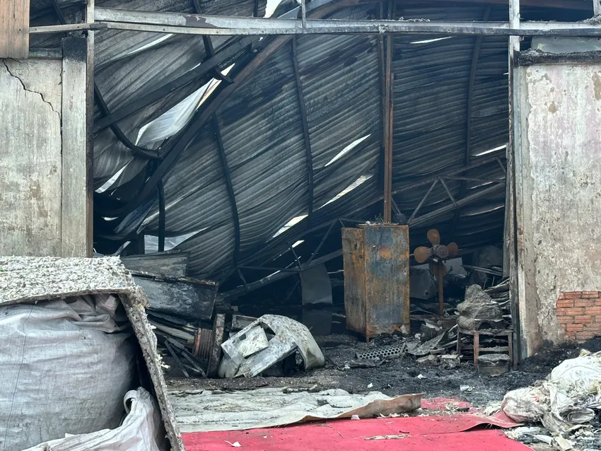 Cháy lớn tại Khu công nghiệp Tân Phú Trung, TP Hồ Chí Minh - Ảnh 3.