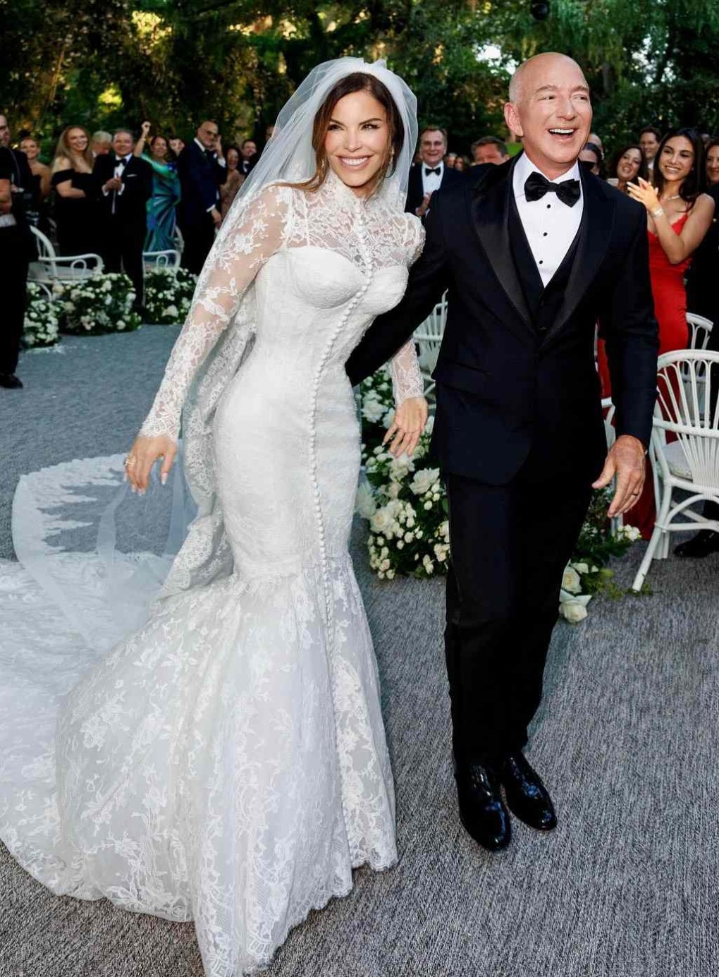 Gái đẹp nhà Kardashian - Jenner "đi cửa sau" đến đám cưới tỷ phú Jeff Bezos, hở bạo kịch liệt để tìm đại gia? - Ảnh 11.
