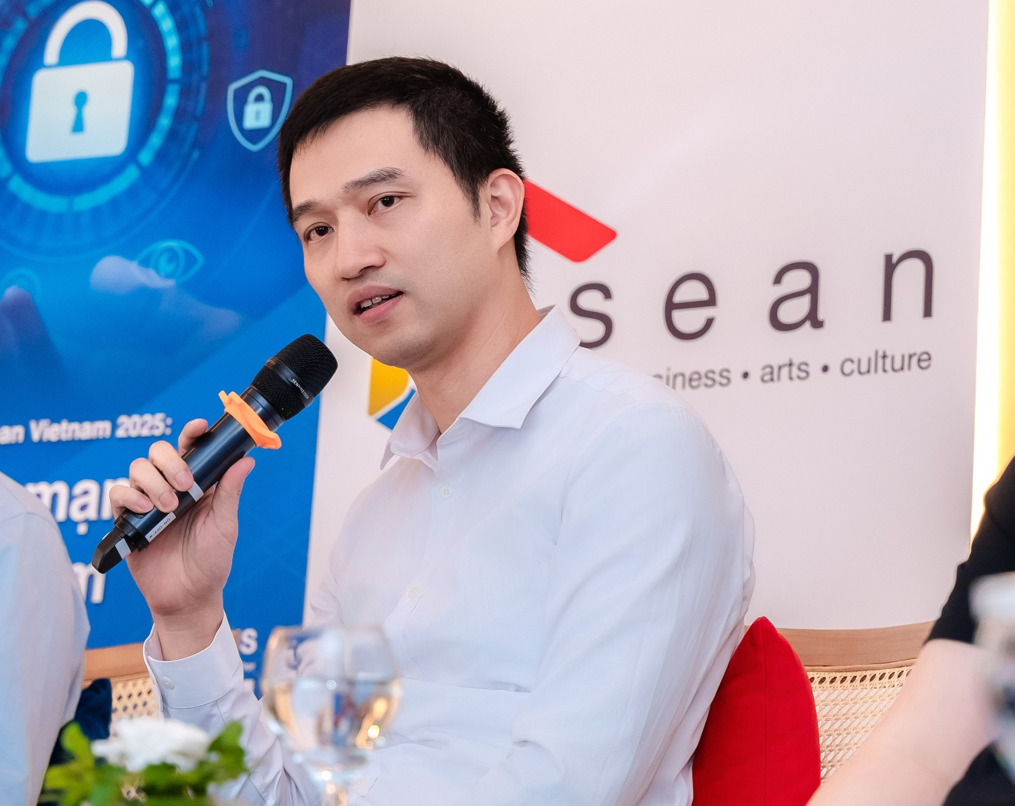 Đại diện Vietcombank kể chuyện chống hacker: Bắt cả bảo vệ, lao công đi học an ninh mạng- Ảnh 1.