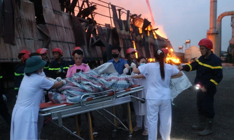 Cháy xưởng nhôm ở Hưng Yên: Thêm 1 nạn nhân tử vong, nguyên nhân sơ bộ do nổ ống dẫn khí- Ảnh 1. Cháy xưởng nhôm ở Hưng Yên: Thêm 1 nạn nhân tử vong, nguyên nhân sơ bộ do nổ ống dẫn khí- Ảnh 1.