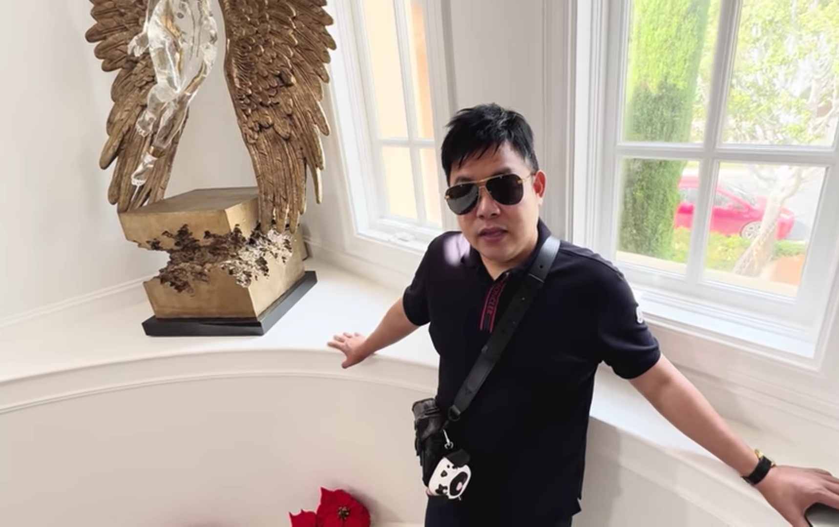 Vợ chồng tỷ phú đang dính lùm xùm với Đàm Vĩnh Hưng: Trưng 5 triệu đô ngoài vườn- Ảnh 2.