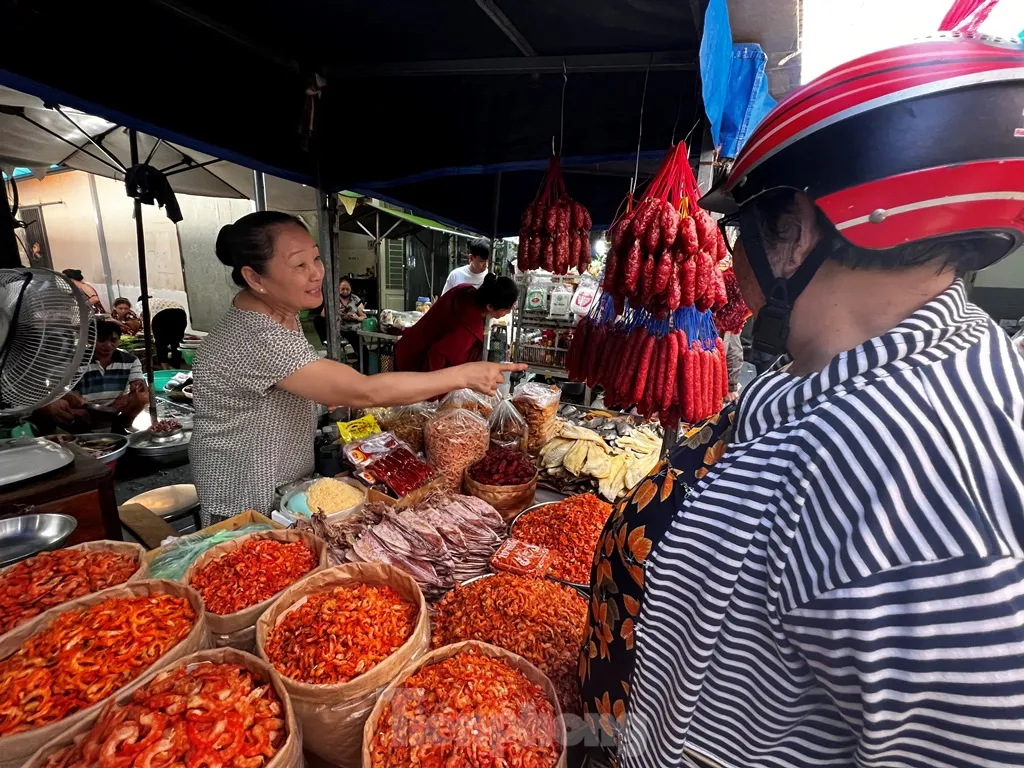 Nỗi lo của bà nội trợ: Hàng hóa tăng giá nhưng ‘không thể không mua’- Ảnh 5.