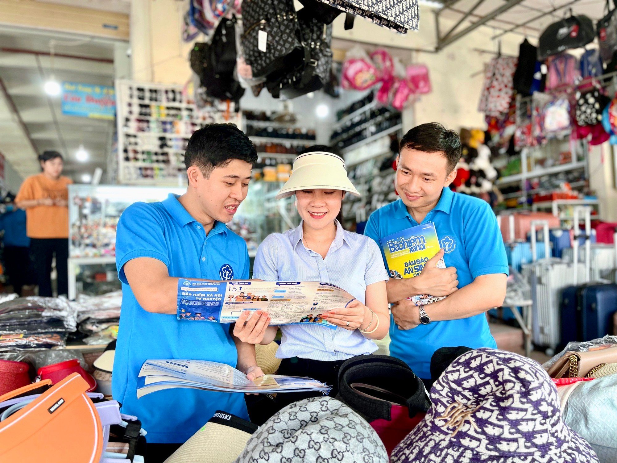 Từ 1/7, chủ hộ kinh doanh không đóng BHXH bắt buộc bị phạt đến 75 triệu đồng, trừ tiền trực tiếp vào tài khoản