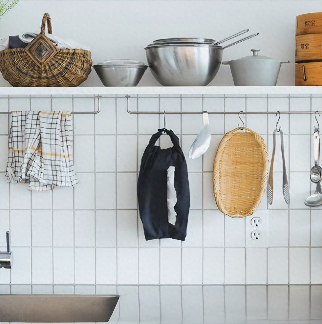 Sau khi dọn sạch 90% đồ tích trữ trong nhà, tôi mới biết: Bình yên là khi sống với vừa đủ- Ảnh 1. Sau khi dọn sạch 90% đồ tích trữ trong nhà, tôi mới biết: Bình yên là khi sống với vừa đủ- Ảnh 1.