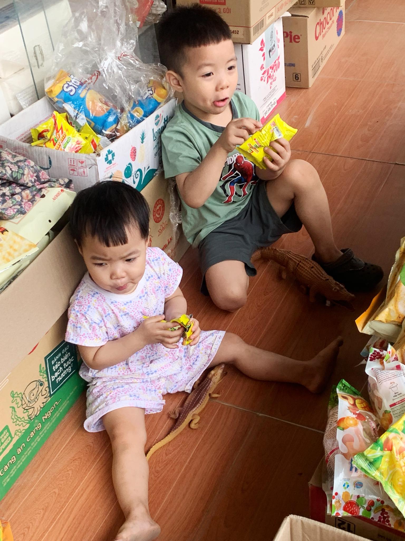 Mới gửi con về quê nghỉ hè được 2 ngày, mẹ phải tức tốc quay về...“giải cứu ông bà”- Ảnh 1.