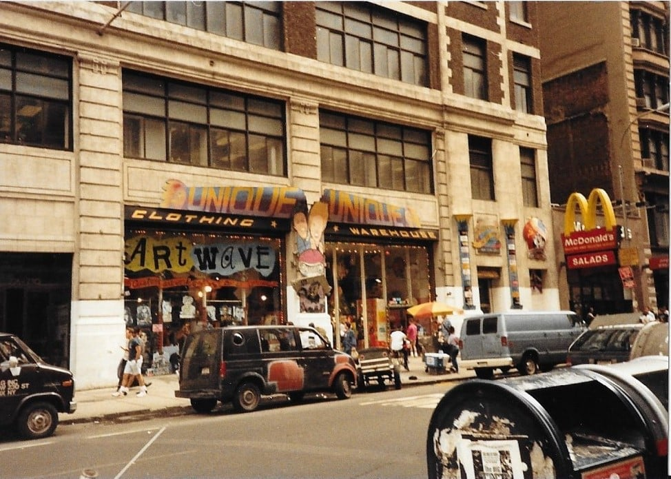 Tỷ phú U80 giàu nhất Nhật Bản - "ông trùm" đế chế UNIQLO: Không "truyền ngôi" cho con trai, chỉ làm đến 4 giờ chiều là về nhà với vợ- Ảnh 3.