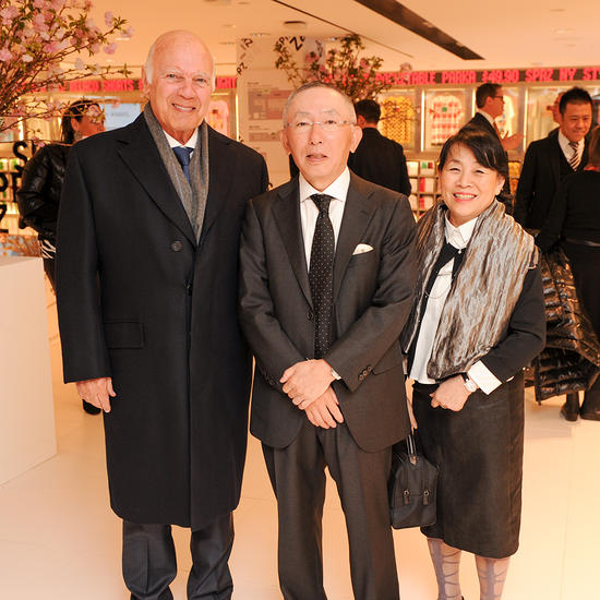 Tỷ phú U80 giàu nhất Nhật Bản - "ông trùm" đế chế UNIQLO: Không "truyền ngôi" cho con trai, chỉ làm đến 4 giờ chiều là về nhà với vợ- Ảnh 11.