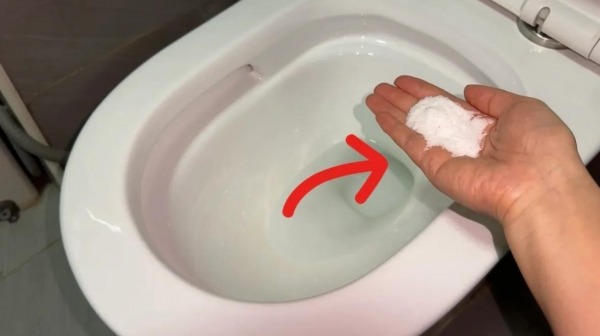 Rắc 1 nắm muối vào nhà tắm, đơn giản mà lợi đủ đường, ai biết trước đã làm từ lâu!- Ảnh 2. Rắc 1 nắm muối vào nhà tắm, đơn giản mà lợi đủ đường, ai biết trước đã làm từ lâu!- Ảnh 2.