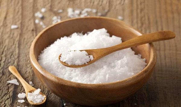 Rắc 1 nắm muối vào nhà tắm, đơn giản mà lợi đủ đường, ai biết trước đã làm từ lâu!- Ảnh 1. Rắc 1 nắm muối vào nhà tắm, đơn giản mà lợi đủ đường, ai biết trước đã làm từ lâu!- Ảnh 1.
