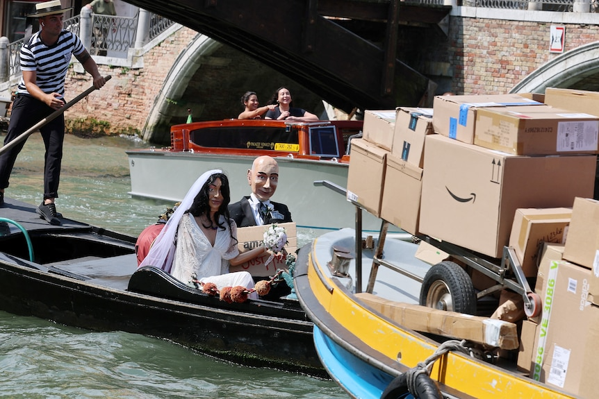 Cập nhật loạt tình tiết "hậu trường" đám cưới của tỷ phú Jeff Bezos và vợ thứ 2: Càng "ngược tâm", càng hot - Ảnh 7. Cập nhật loạt tình tiết "hậu trường" đám cưới của tỷ phú Jeff Bezos và vợ thứ 2: Càng "ngược tâm", càng hot - Ảnh 7.