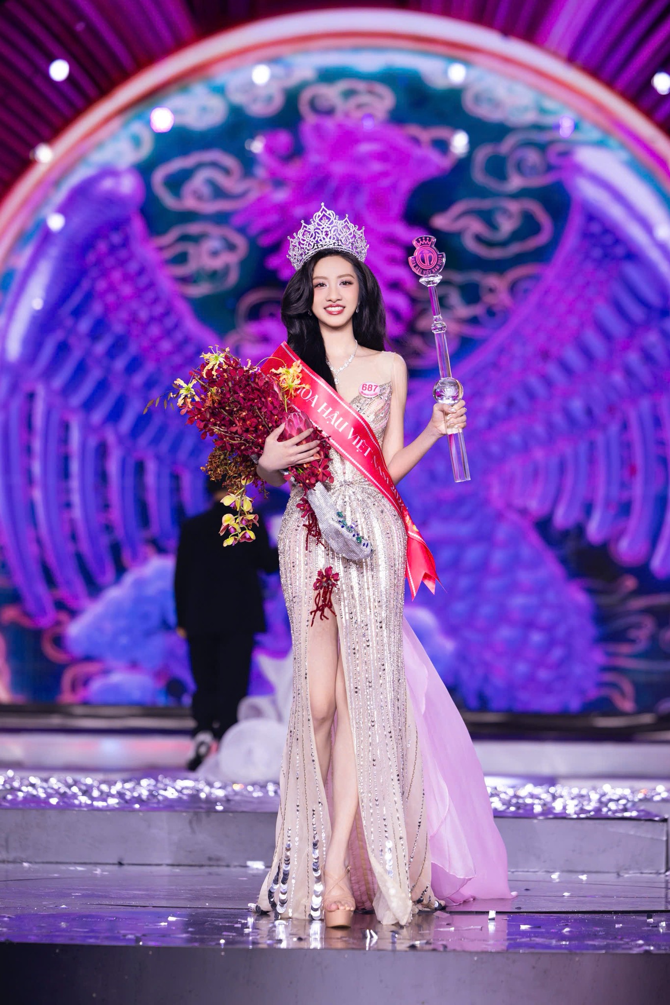 Không gian sống ở Phú Yên của Hoa hậu Hà Trúc Linh: Căn nhà bình dị nhưng kín giấy khen- Ảnh 1. Không gian sống ở Phú Yên của Hoa hậu Hà Trúc Linh: Căn nhà bình dị nhưng kín giấy khen- Ảnh 1.