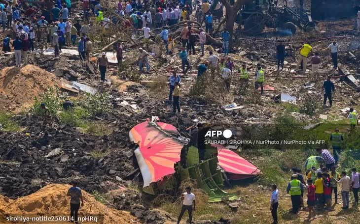 Vụ rơi máy bay Air India có cả khả năng là phá hoại - Ảnh 1. Vụ rơi máy bay Air India có cả khả năng là phá hoại - Ảnh 1.