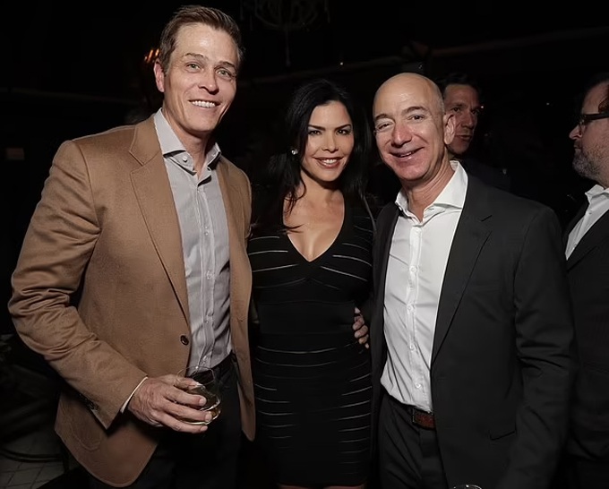 Cập nhật loạt tình tiết "hậu trường" đám cưới của tỷ phú Jeff Bezos và vợ thứ 2: Càng "ngược tâm", càng hot - Ảnh 5. Cập nhật loạt tình tiết "hậu trường" đám cưới của tỷ phú Jeff Bezos và vợ thứ 2: Càng "ngược tâm", càng hot - Ảnh 5.