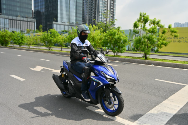 Linh hoạt trong phố, thể thao khi cần - YECVT làm nên khác biệt cho Yamaha NVX - Ảnh 2. Linh hoạt trong phố, thể thao khi cần - YECVT làm nên khác biệt cho Yamaha NVX - Ảnh 2.