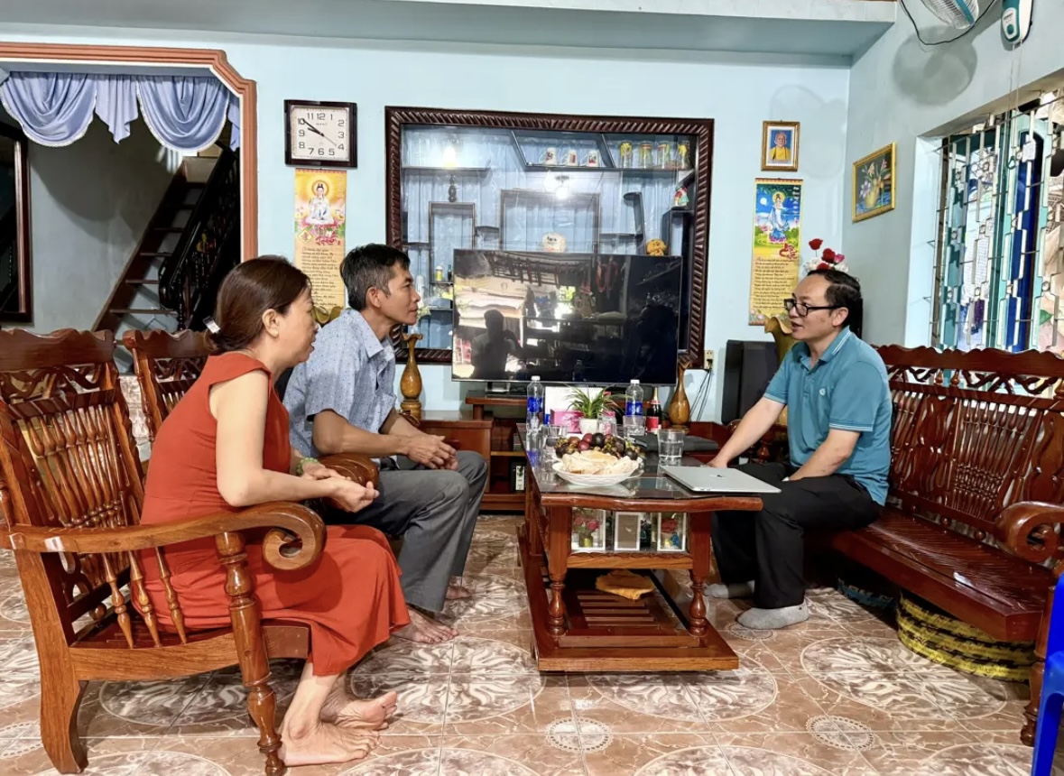 Không gian sống ở Phú Yên của Hoa hậu Hà Trúc Linh: Căn nhà bình dị nhưng kín giấy khen- Ảnh 2. Không gian sống ở Phú Yên của Hoa hậu Hà Trúc Linh: Căn nhà bình dị nhưng kín giấy khen- Ảnh 2.