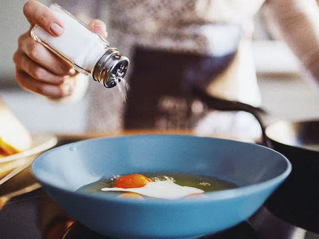 Cả nhà 3 người cùng phát hiện u tuyến giáp, người mẹ ngã quỵ: “Tôi tưởng 2 thứ đó ăn càng nhiều càng tốt, phòng ung thư”- Ảnh 3.