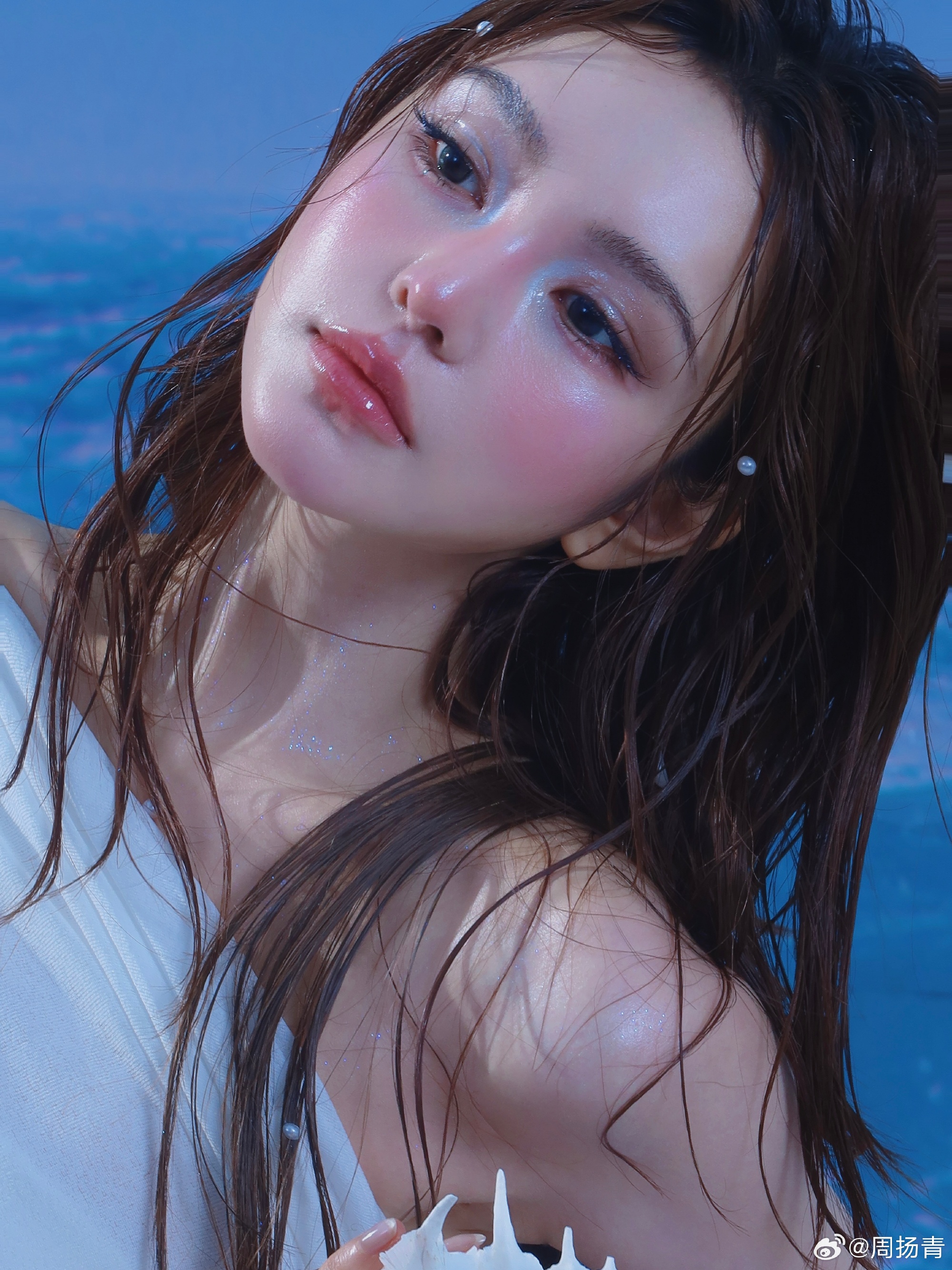 Sao nữ 9X giàu không thể tả: Dùng túi Hermès 9 tỷ đồng đựng sầu riêng, Gucci đựng cua- Ảnh 1.