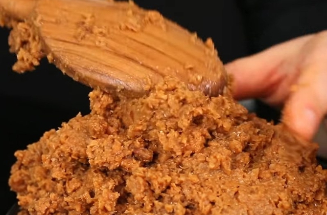 Cả nhà 3 người cùng phát hiện u tuyến giáp, người mẹ ngã quỵ: “Tôi tưởng 2 thứ đó ăn càng nhiều càng tốt, phòng ung thư”- Ảnh 2.