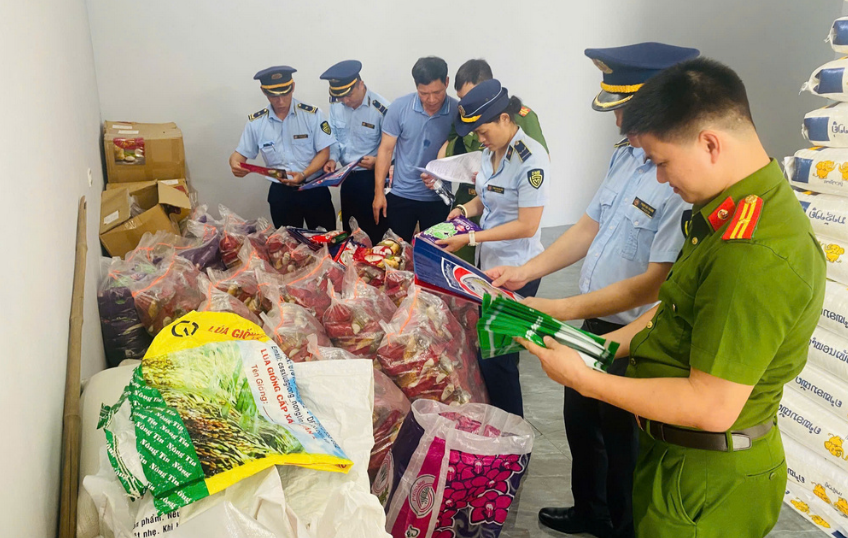 Phát hiện 1,4 tấn gạo giả nhãn mác, bao bì nước ngoài tại Nghệ An - Ảnh 1.