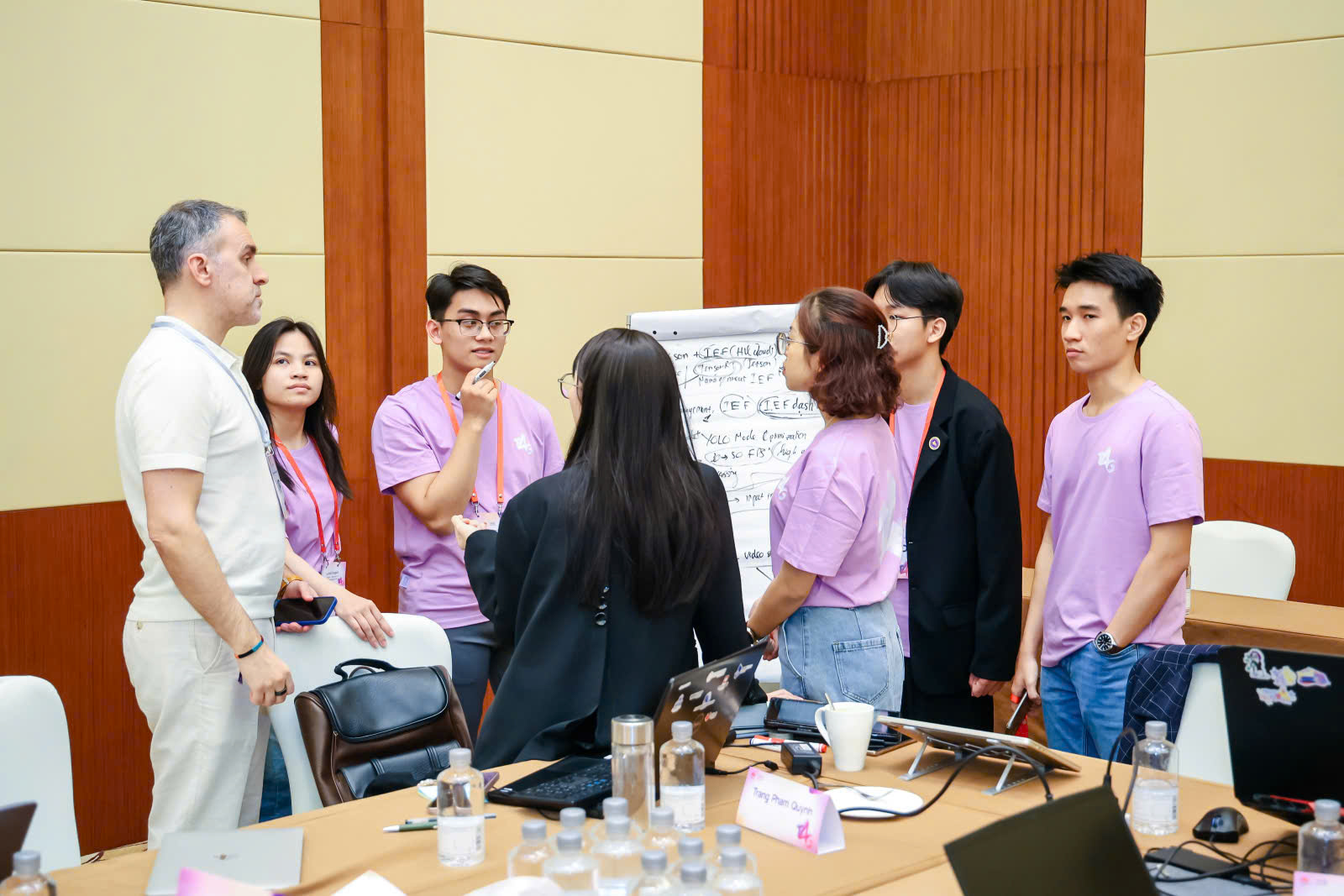 Chàng trai Bách Khoa giành giải Nhất châu Á - Thái Bình Dương với dự án drone AI cứu hộ bão lũ: Đừng chờ tương lai, hãy tự "code" nó!- Ảnh 2.