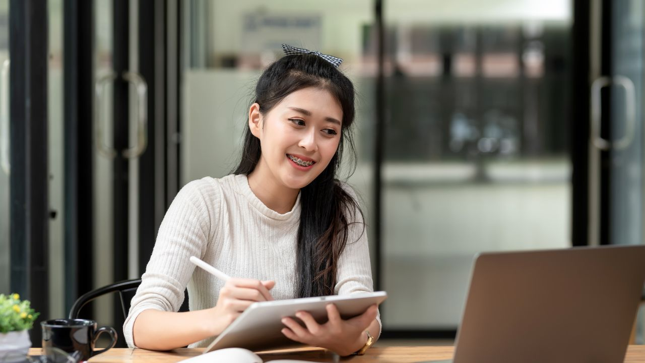 Sếp giao việc, người thường sẽ “vâng” cho nhanh, người EQ cao lại ghi điểm bằng vài câu đơn giản nhưng cực chất lượng- Ảnh 2.