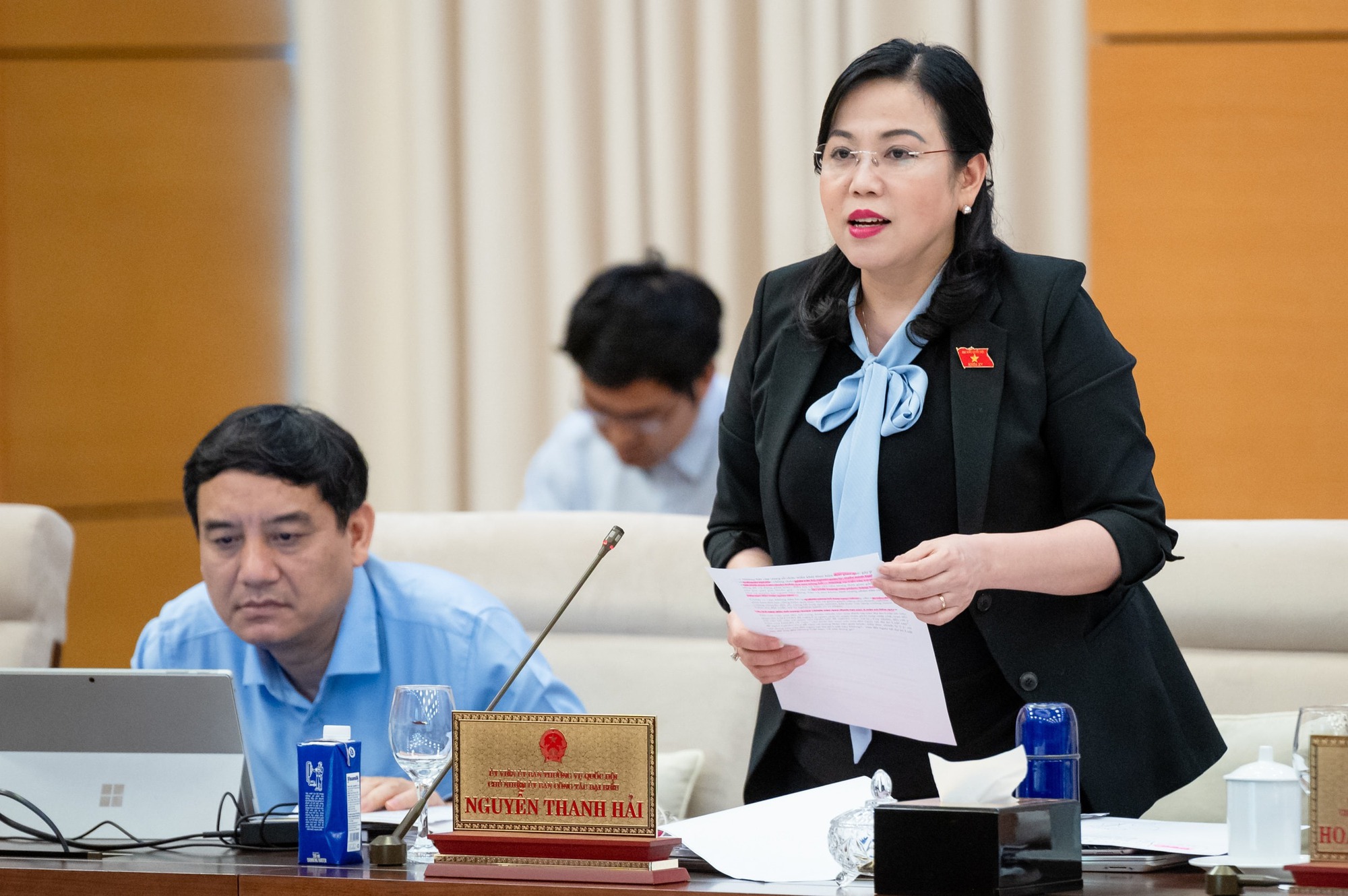 Bà Nguyễn Thanh Hải: Táo bán ở tiệm đắt tiền, mua về để mấy tháng không hỏng, ruồi nhặng còn chê - Ảnh 1.