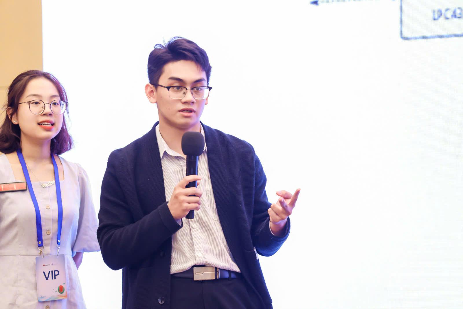 Chàng trai Bách Khoa giành giải Nhất châu Á - Thái Bình Dương với dự án drone AI cứu hộ bão lũ: Đừng chờ tương lai, hãy tự "code" nó!- Ảnh 1.