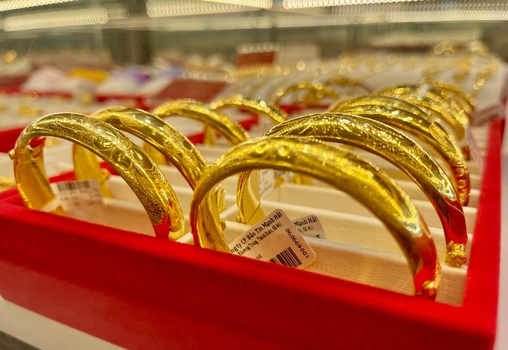 Giá vàng hôm nay 5/6: Hồi phục nhẹ sau khi lao dốc- Ảnh 1.