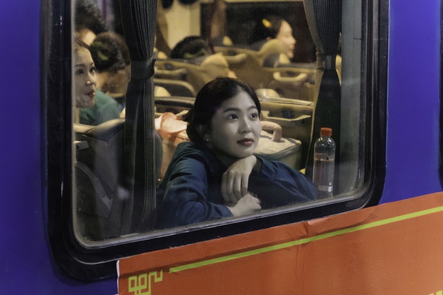 Hình ảnh hiếm thấy ở ga Sài Gòn trong buổi tối đặc biệt: Hơn 700 chiến sĩ đã lên đường thực hiện nhiệm vụ A80!- Ảnh 20.