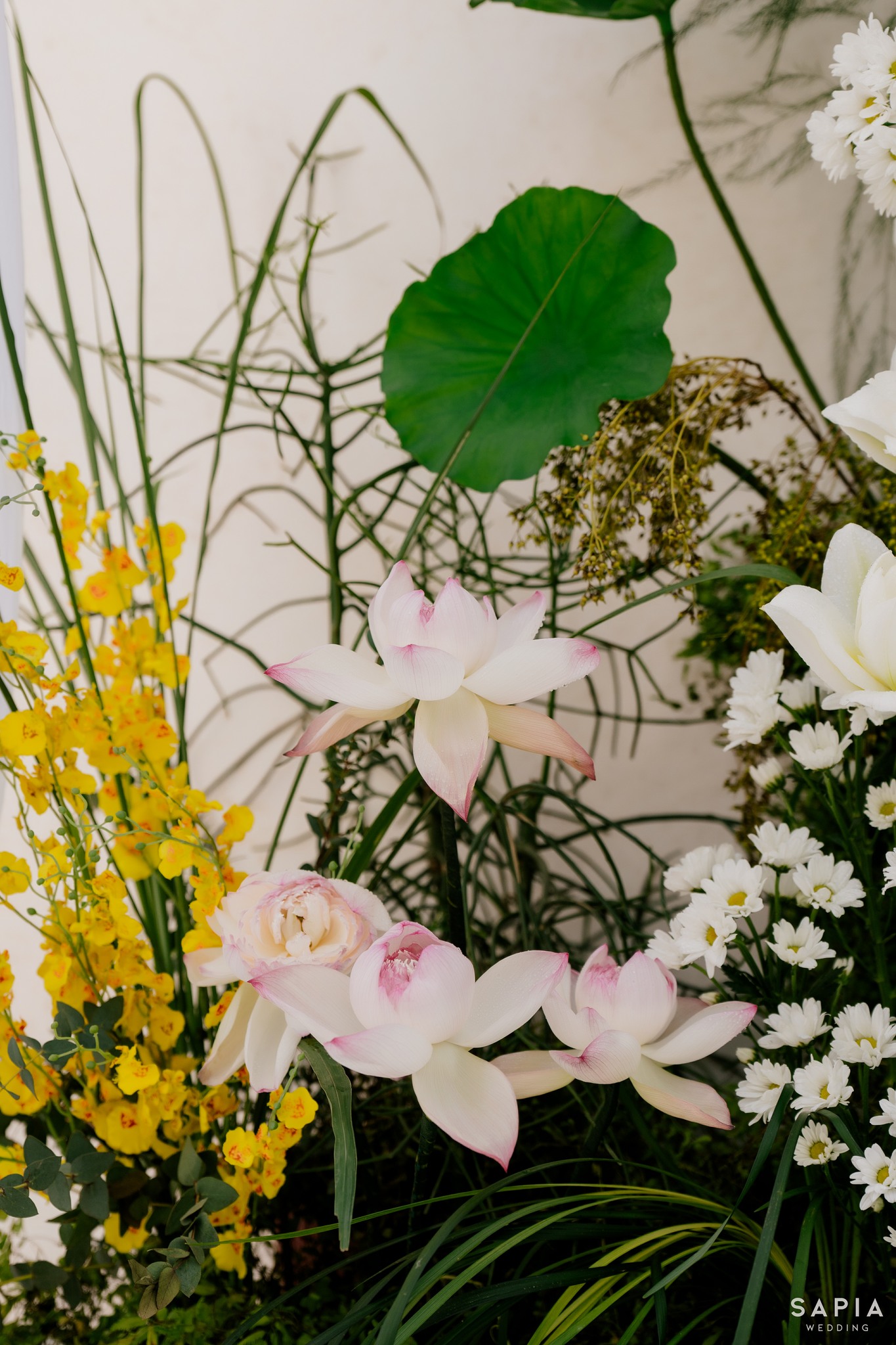 Trọn vẹn đám hỏi của Hương Liên và thiếu gia điển trai: Từng chi tiết đều hướng về cô dâu- Ảnh 10. Trọn vẹn đám hỏi của Hương Liên và thiếu gia điển trai: Từng chi tiết đều hướng về cô dâu- Ảnh 10.