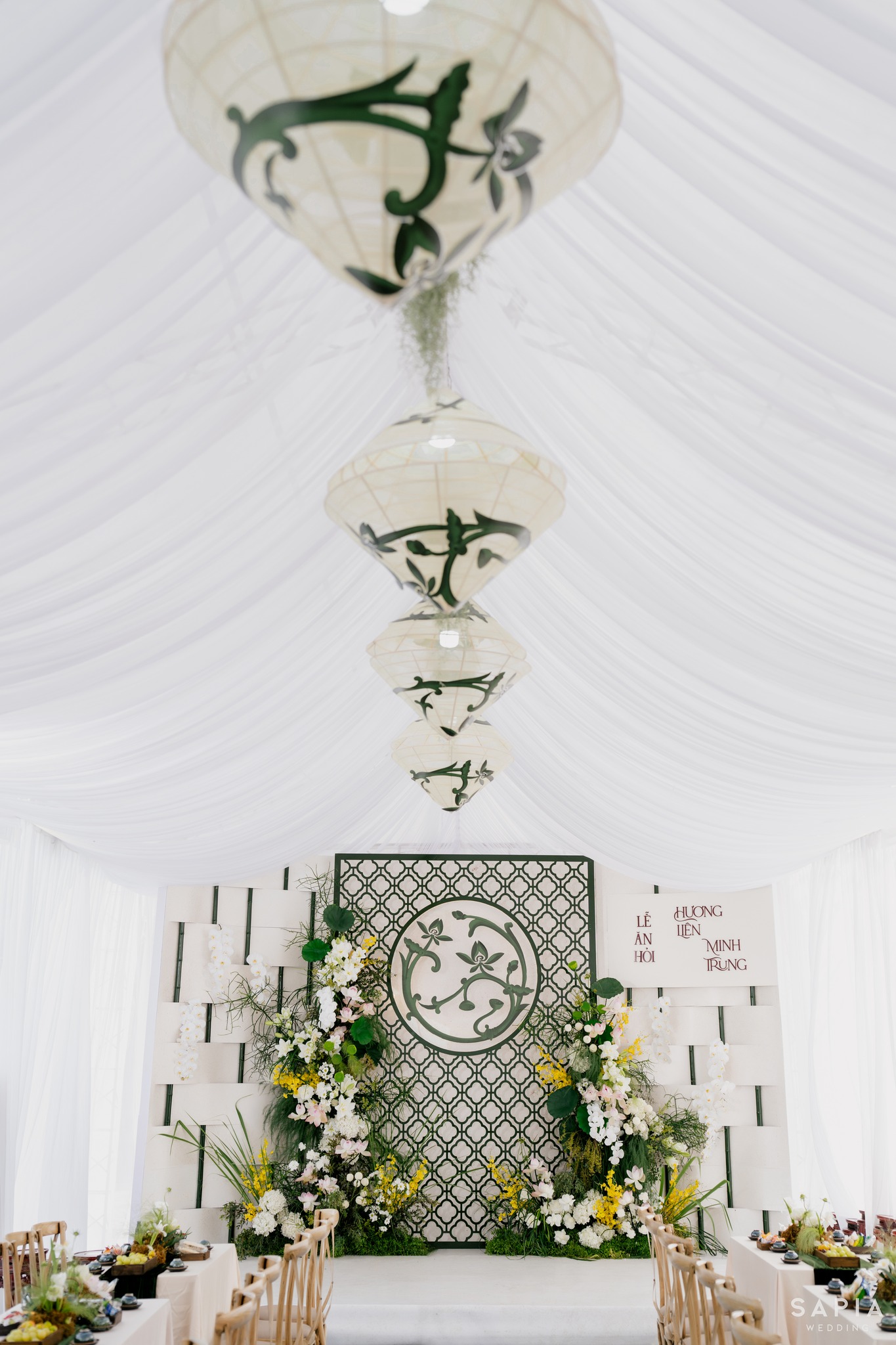 Trọn vẹn đám hỏi của Hương Liên và thiếu gia điển trai: Từng chi tiết đều hướng về cô dâu- Ảnh 8. Trọn vẹn đám hỏi của Hương Liên và thiếu gia điển trai: Từng chi tiết đều hướng về cô dâu- Ảnh 8.