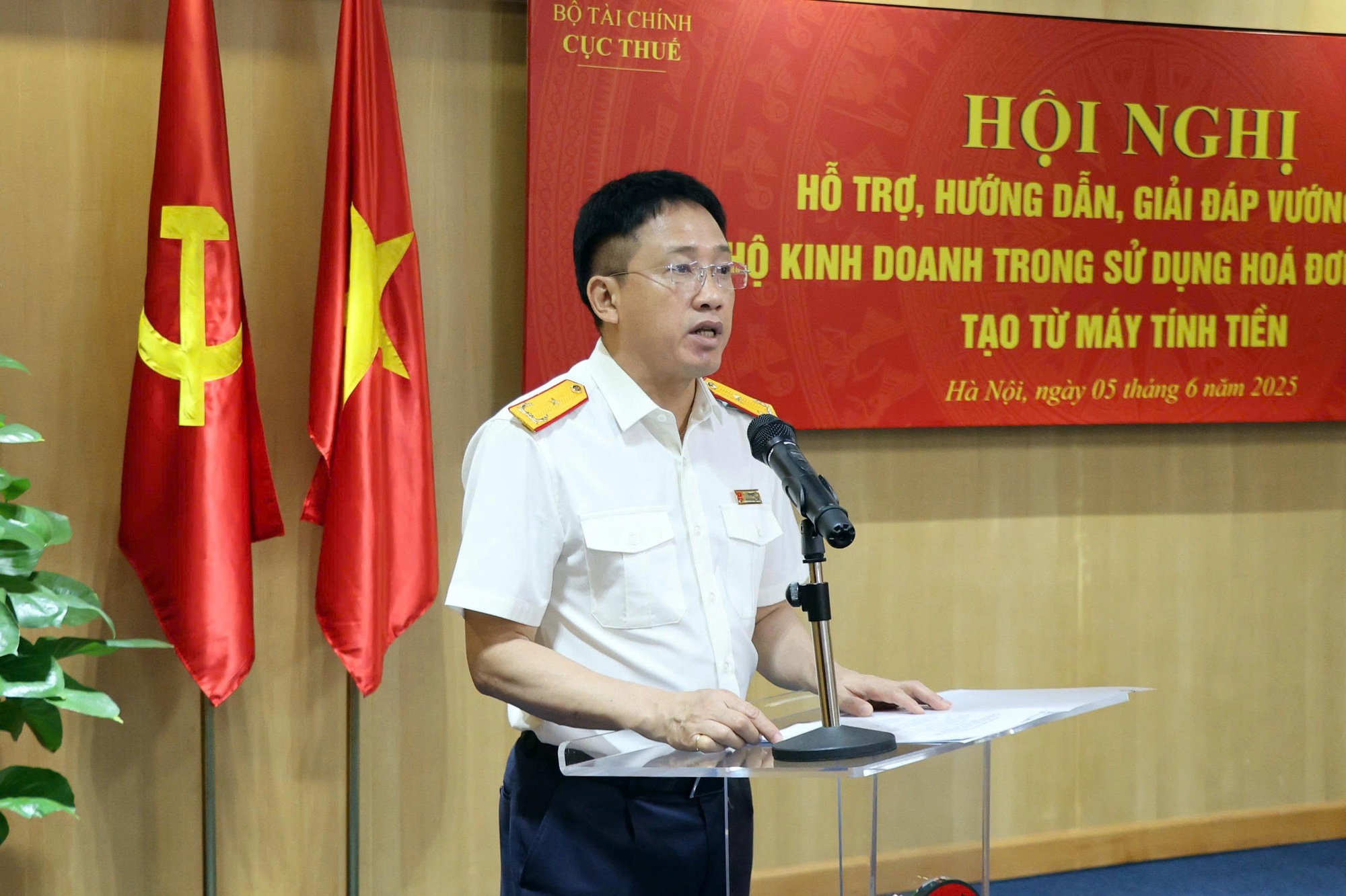 Hộ kinh doanh “né thuế” bằng cách không nhận chuyển khoản, Phó Cục trưởng cục Thuế nói thằng: Chúng tôi kiểm tra qua ship cod, qua vận chuyển - Ảnh 1.