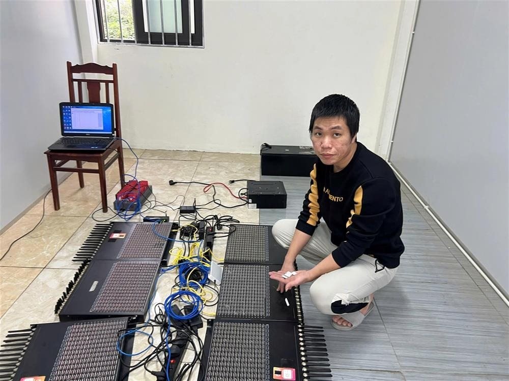 Triệt phá nhóm lừa đảo, rửa tiền quy mô1.200 tỷ đồng: Đối tượng cầm đầu chuyên code web đồi truỵ- Ảnh 2. Triệt phá nhóm lừa đảo, rửa tiền quy mô1.200 tỷ đồng: Đối tượng cầm đầu chuyên code web đồi truỵ- Ảnh 2.