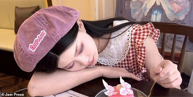 Nữ mukbang Trung Quốc qua đời ở tuổi 25 vì ung thư dạ dày làm dấy lên lo ngại về món ăn triệu người mê- Ảnh 3. Nữ mukbang Trung Quốc qua đời ở tuổi 25 vì ung thư dạ dày làm dấy lên lo ngại về món ăn triệu người mê- Ảnh 3.