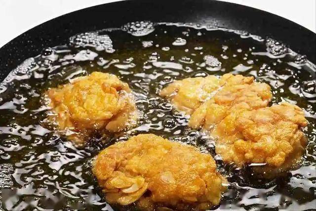 Ngày càng nhiều người tử vong vì nhồi máu não? Bác sĩ khuyên: Uống nước nóng còn hơn ăn 4 thứ này- Ảnh 4.