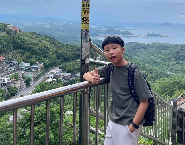 Cậu bé ở TP.HCM đang khiến các anh chị 10x, 9x lo mất ăn mất ngủ: 13 tuổi đã làm Giám đốc, profile đỉnh cỡ nào?- Ảnh 1.