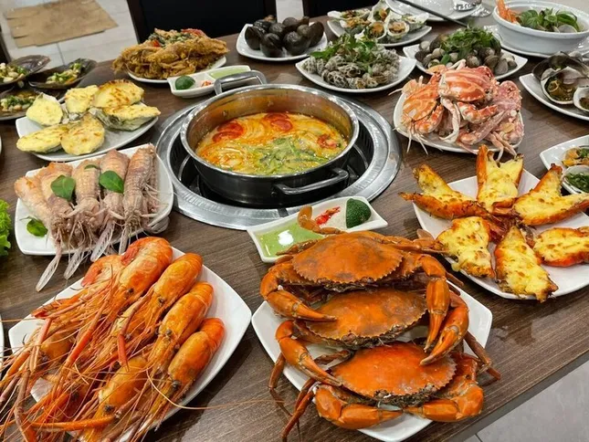 Sau ăn buffet 7 người nhập viện: Cục An toàn thực phẩm ra lệnh khẩn- Ảnh 1.