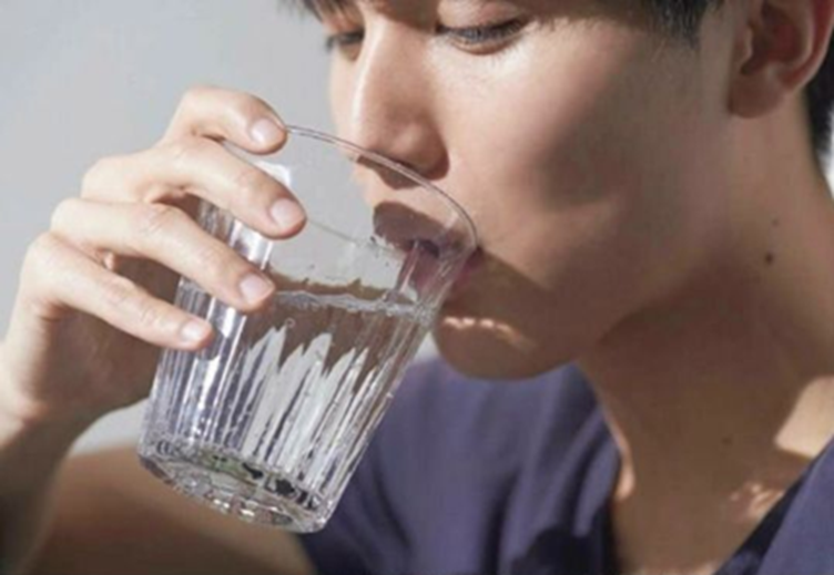 4 loại nước chứa đầy vi khuẩn, chuyên gia dinh dưỡng cảnh báo cần tránh xa- Ảnh 1.