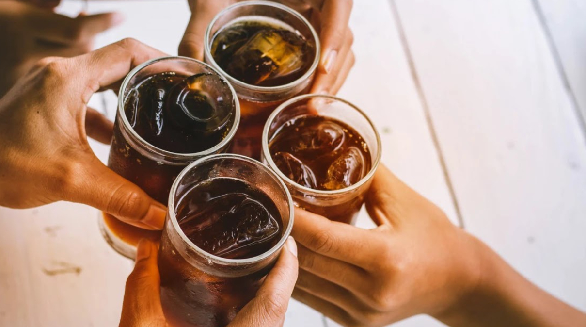 Đồ uống có đường: Miệng "ngọt", hệ lụy sức khỏe "đắng" - Ảnh 2.