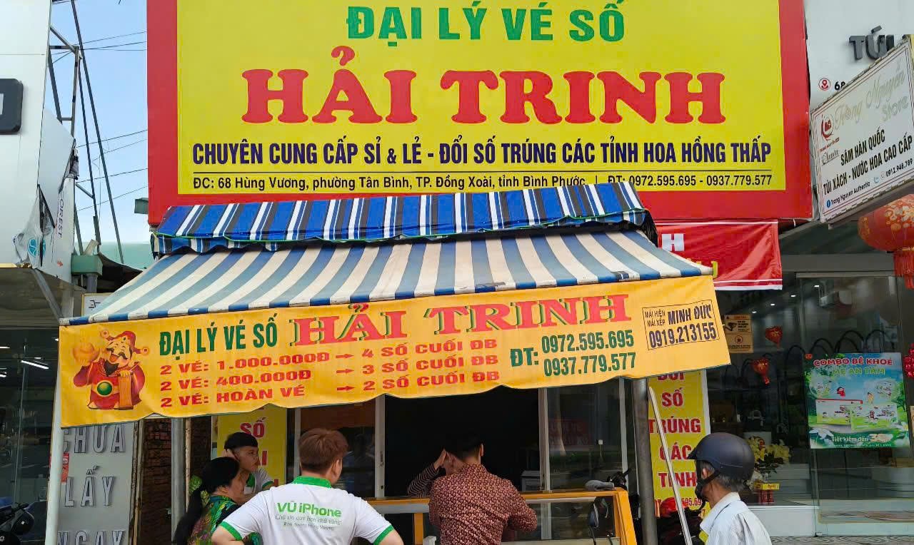 Mua vé số trên đường chạy xe máy từ TP HCM về Đắk Lắk, 1 thanh niên trúng 28 tỉ đồng - Ảnh 2.