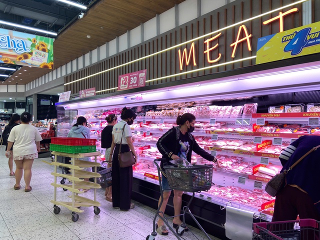 Thịt lợn của C.P Việt Nam đã “rút dần” khỏi kệ hàng siêu thị tại TP.HCM: Người tiêu dùng dè chừng ra sao?- Ảnh 2.